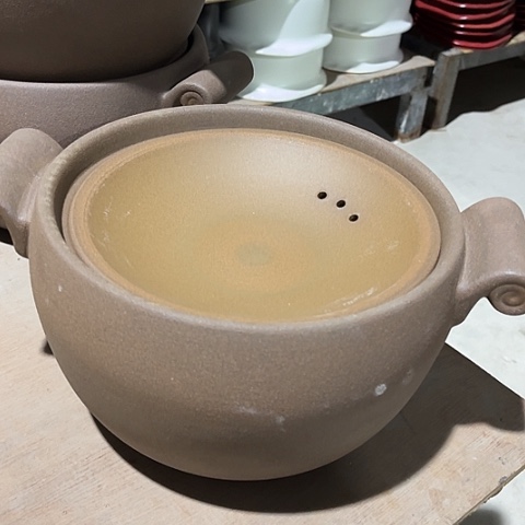 微瑕，明火，口径22高14有色差，颗粒，4L