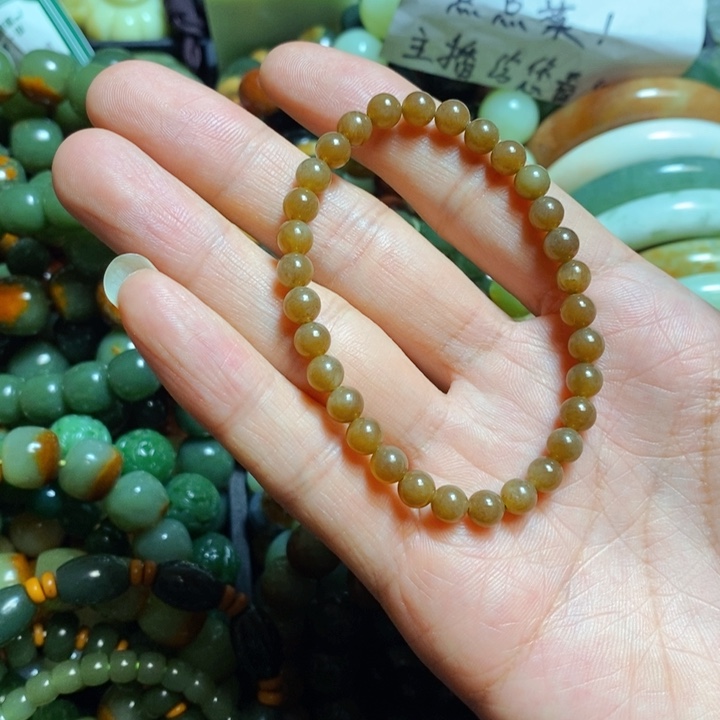 岫岩老玉（透闪石质玉）颈饰未镶嵌