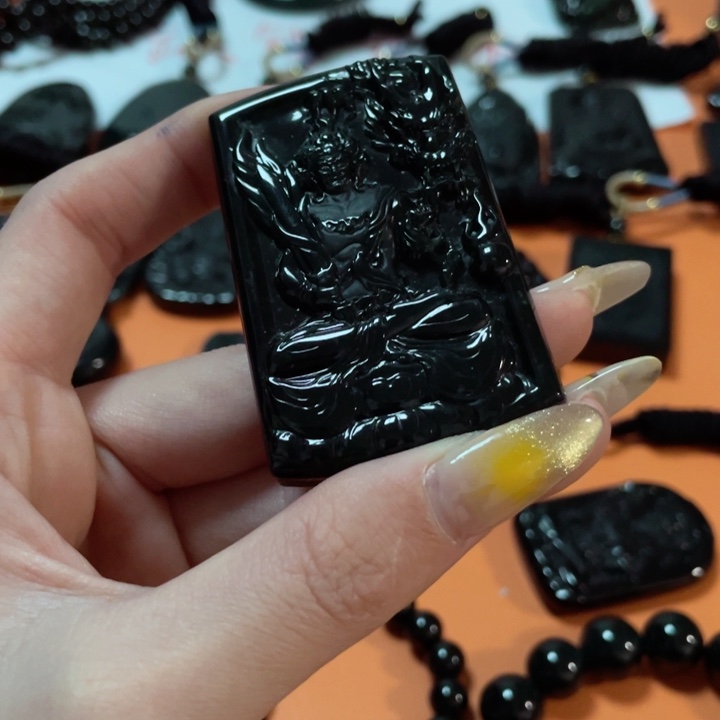 翡翠颈饰未镶嵌百*茶