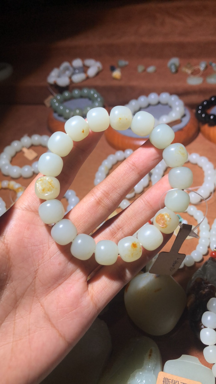 新疆和田玉卡12高青白老型手串