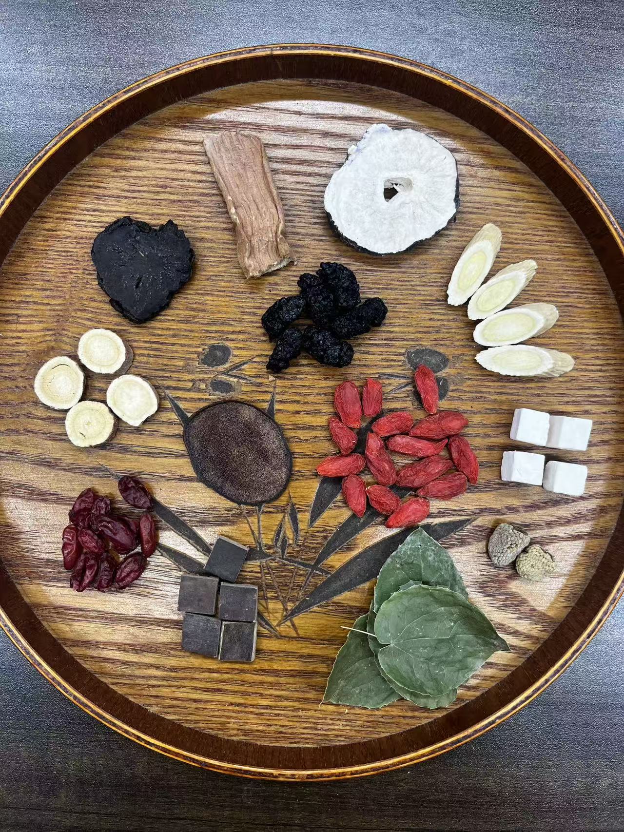 传统滋补可搭配枸杞黄芪等13种原料泡水煮茶