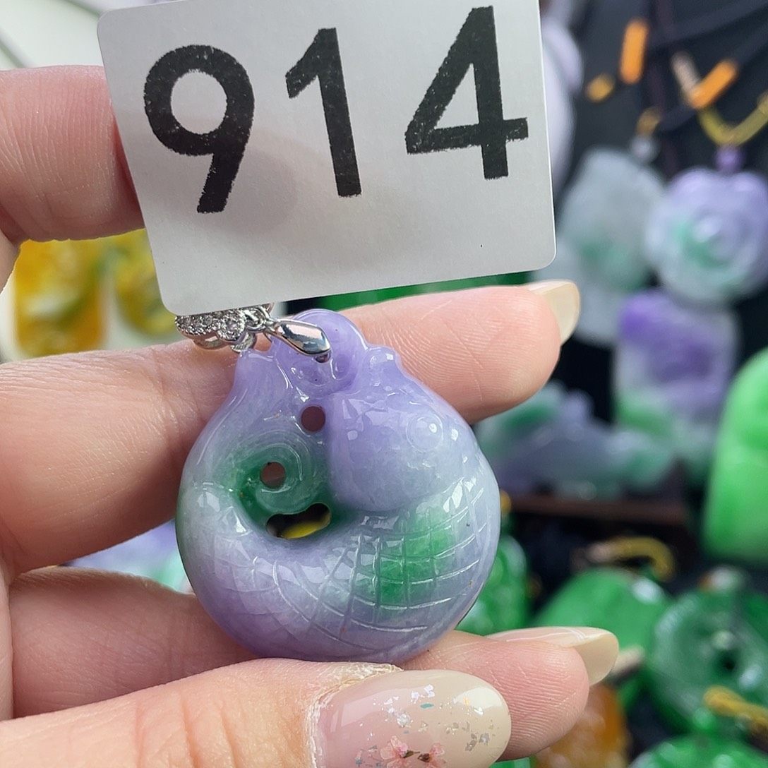 翡翠未镶嵌吊坠(赠链)