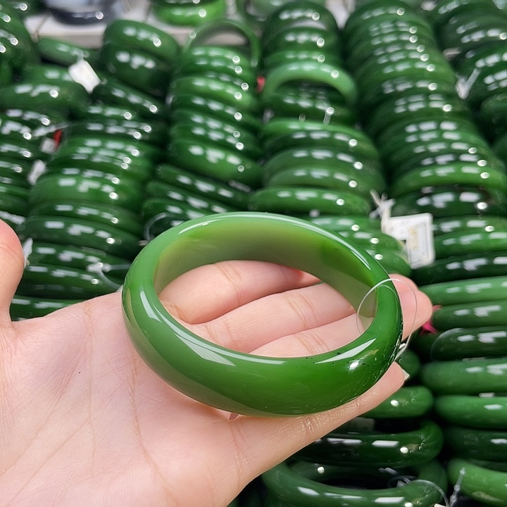 未镶嵌手镯和田玉（碧玉）