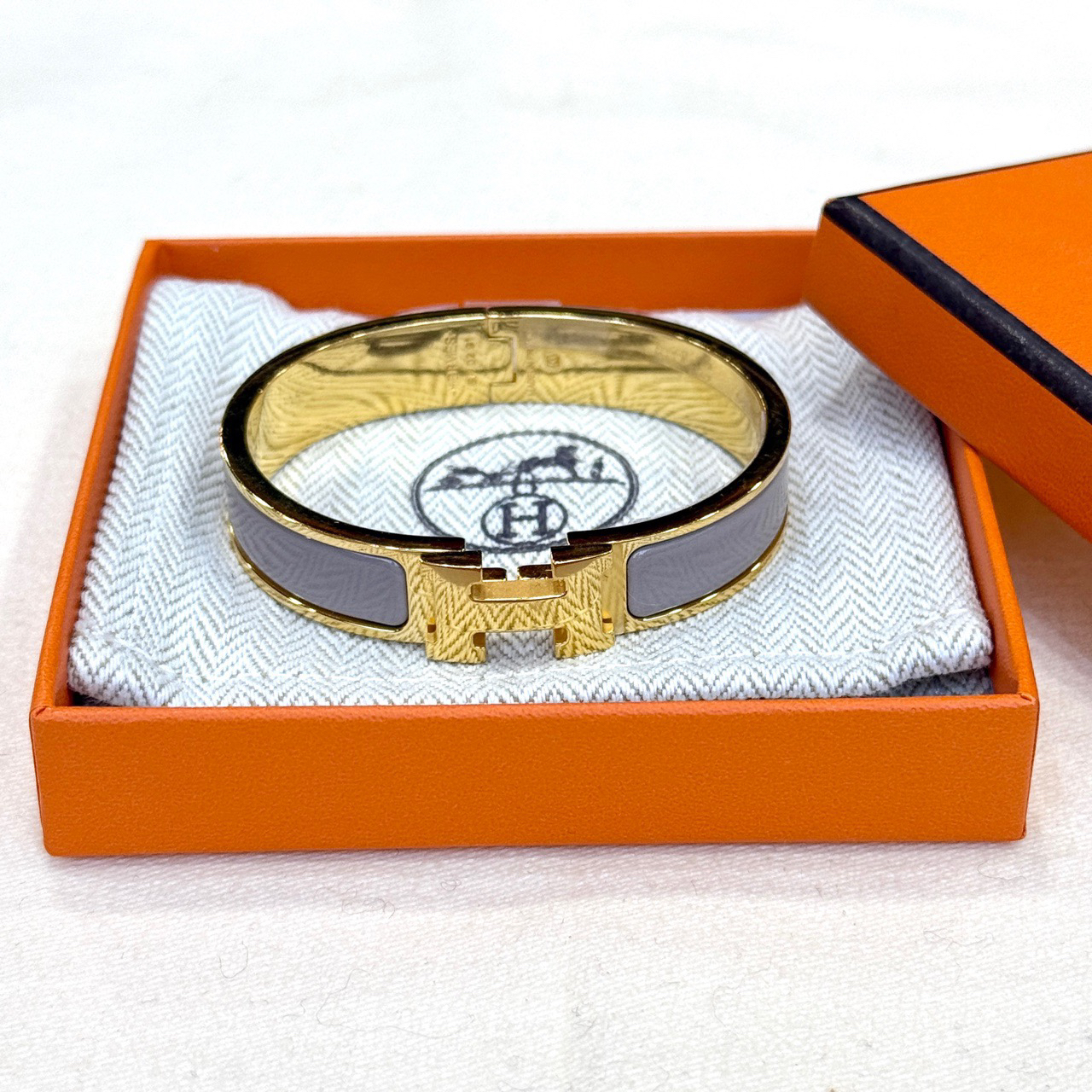 95新 Hermes/爱马仕 奶茶色配金色H手镯，s9001
