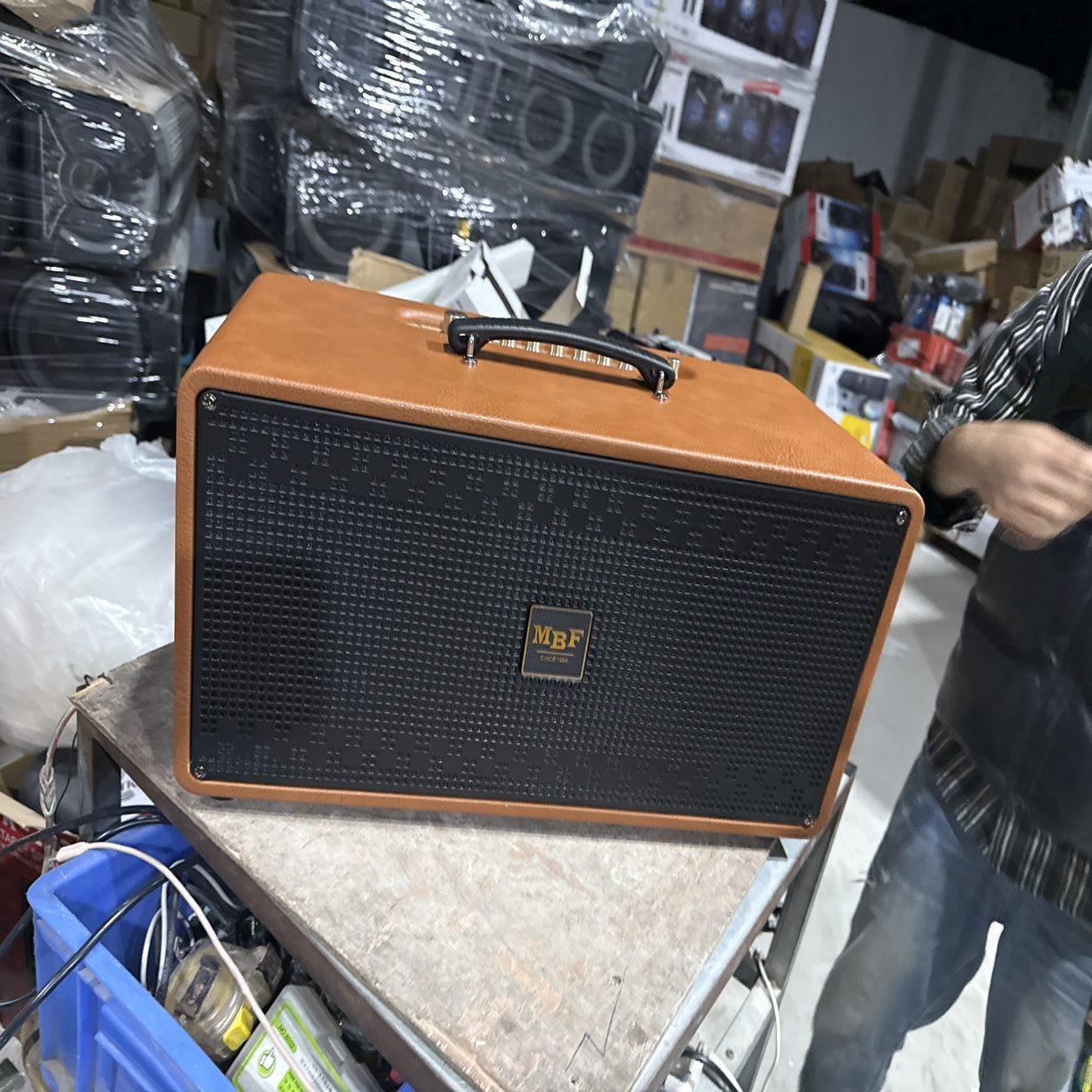 9新  双6.5寸音响电池不质保，不包邮，带单话筒