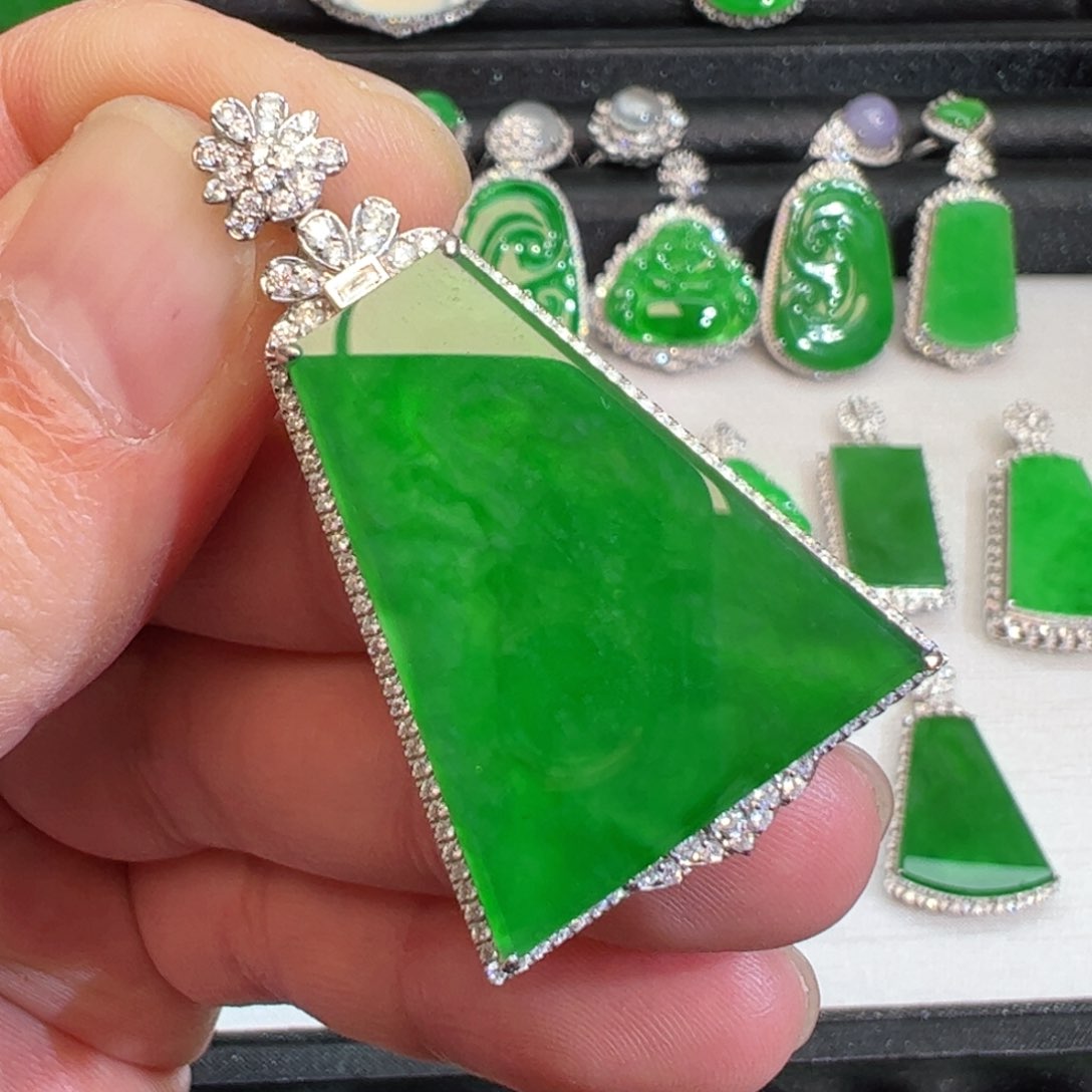 翡翠吊坠(不含链)18K金镶嵌