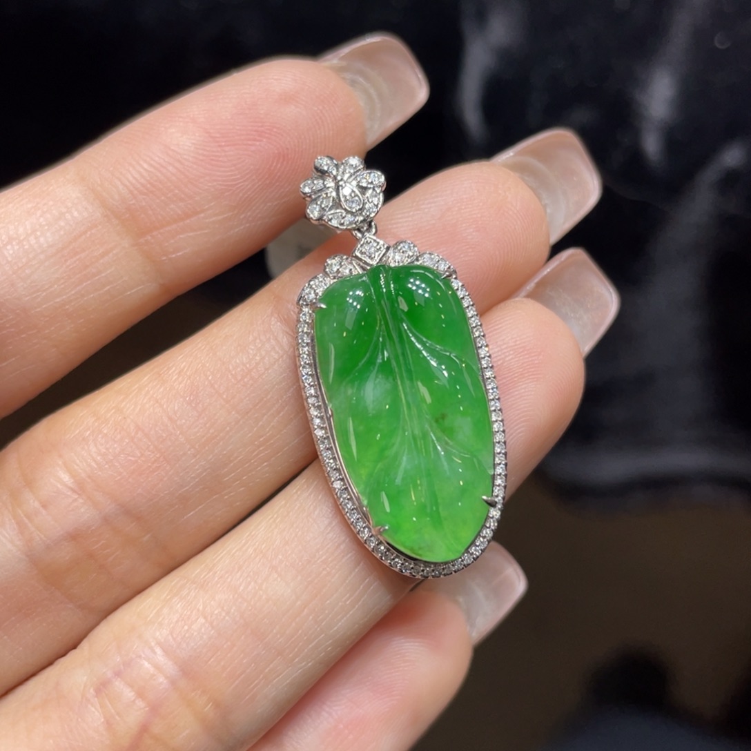 翡翠颈饰18K金镶嵌天然缅甸翡翠