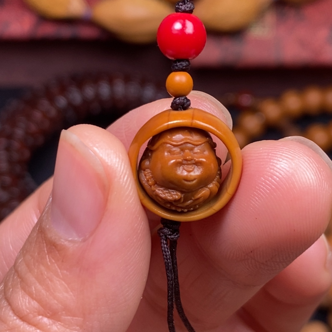 猴头核桃吊坠橄榄核雕
