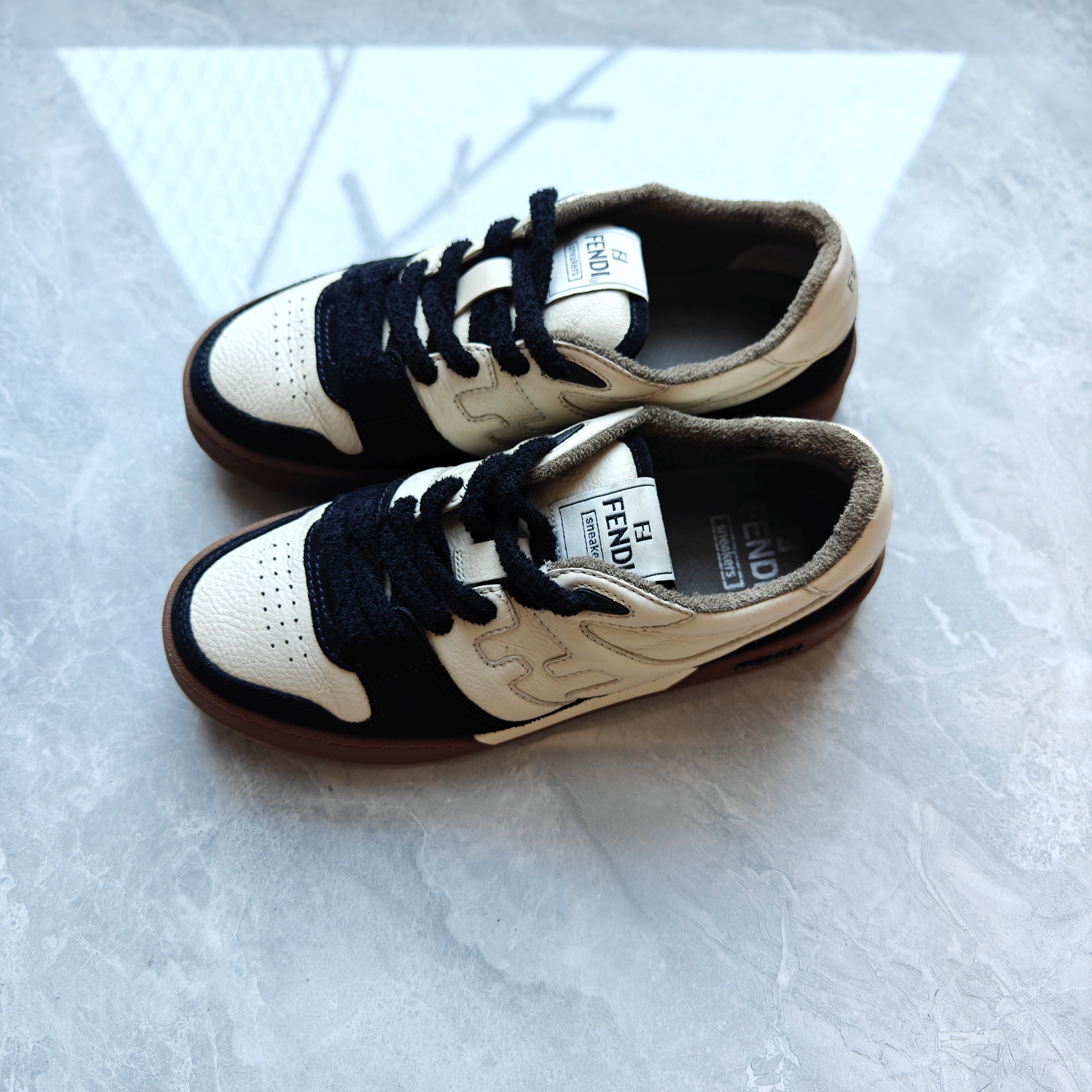 99新 FENDI/芬迪 39码/经典款白黑棕低帮系带时尚百搭饼干鞋/无盒