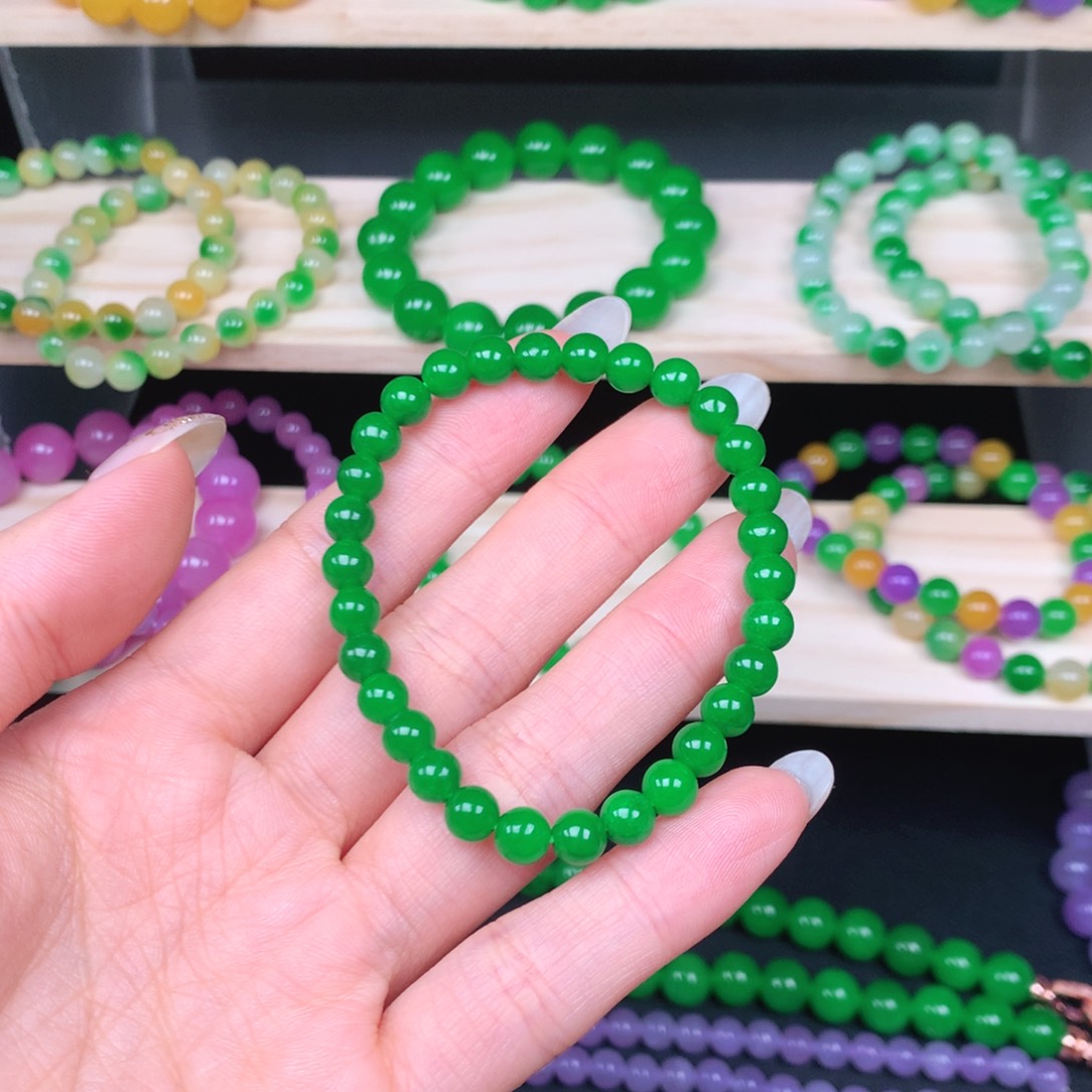 绚***生一物一拍，卡6辣绿色手串