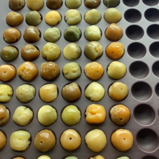 吊坠白玉菩提微瑕12榨菜色阿呆60颗