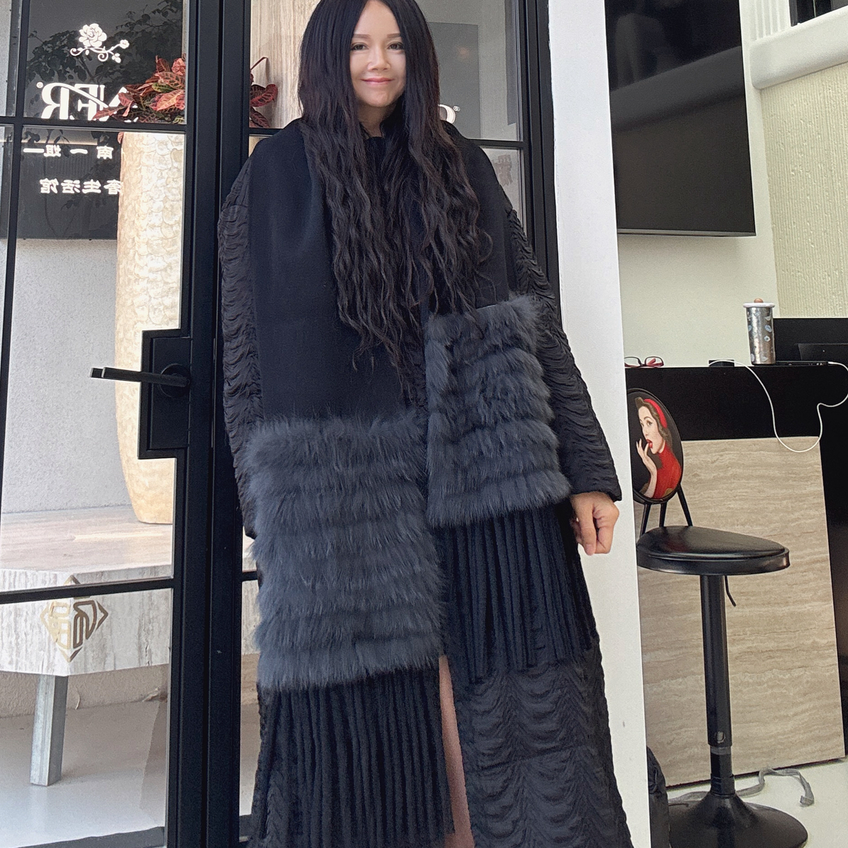 【女士】秋冬休闲大女主气质拉风黑色狐狸毛毛围巾中长鹅绒服外套