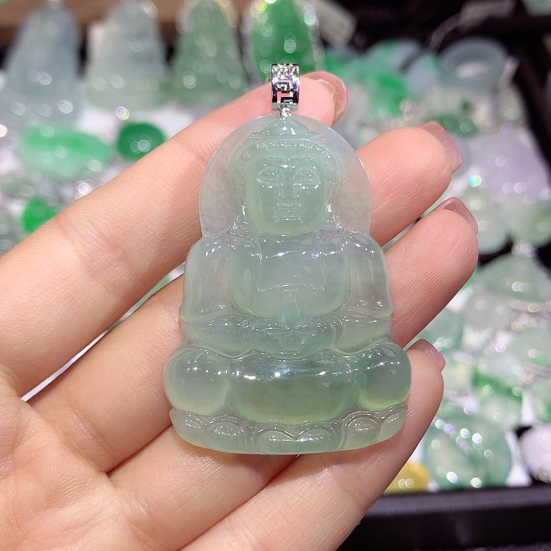 翡翠18K金镶嵌颈饰观音