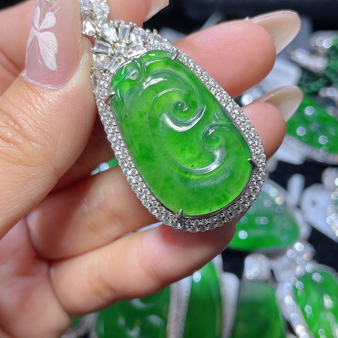 翡翠颈饰银S925镶嵌翡翠