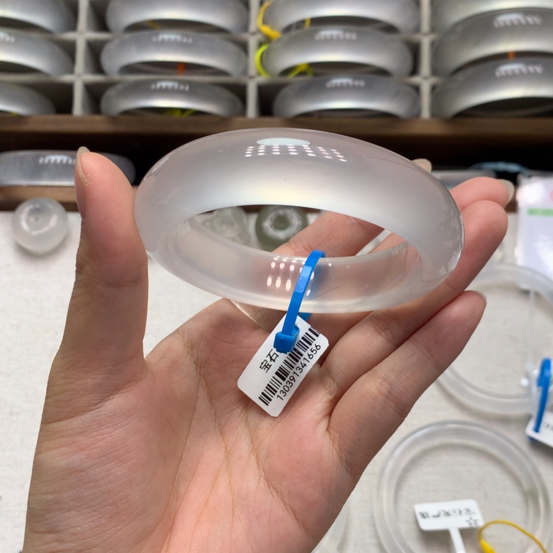 石英质玉未镶嵌手镯10A57.6