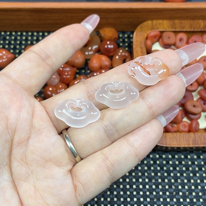 南红玛瑙未镶嵌颈饰平安锁3