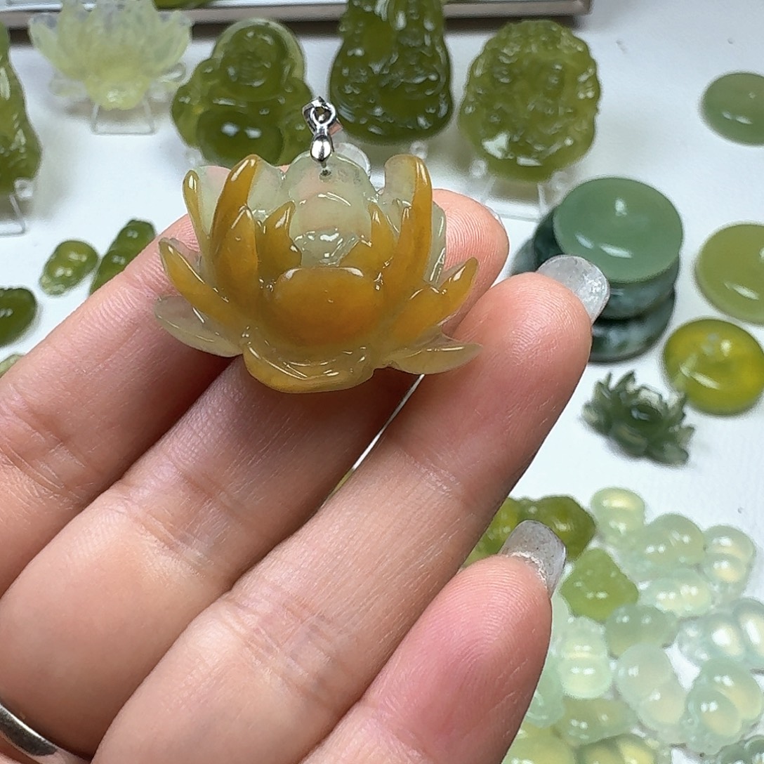 豆***飞蛇纹石玉未镶嵌颈饰