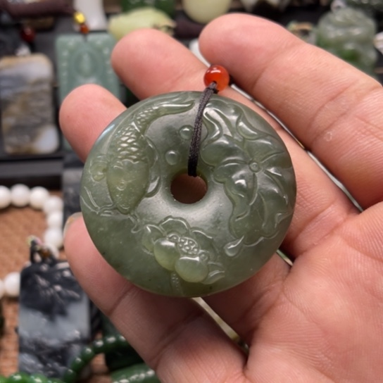 和田玉颈饰未镶嵌