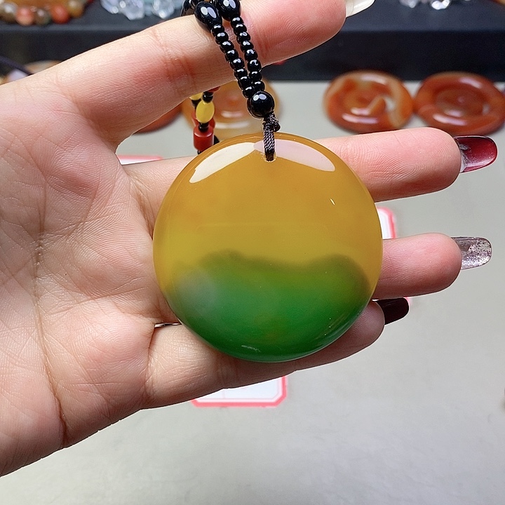 玛瑙/玉髓吊坠未镶嵌蝴**儀