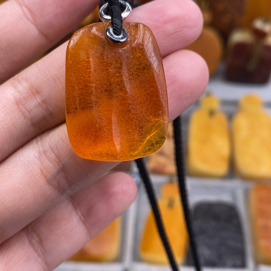 琥珀吊坠(赠链)未镶嵌