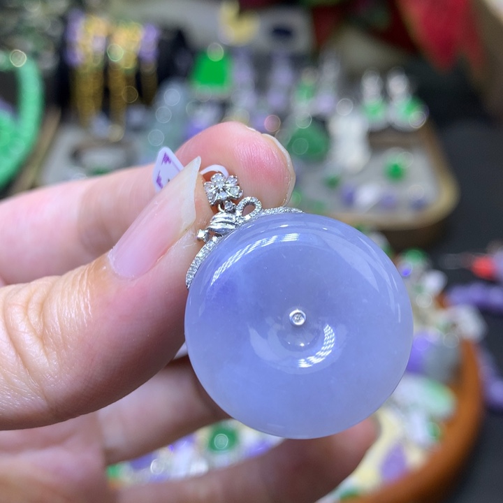 颈饰18K金镶嵌翡翠