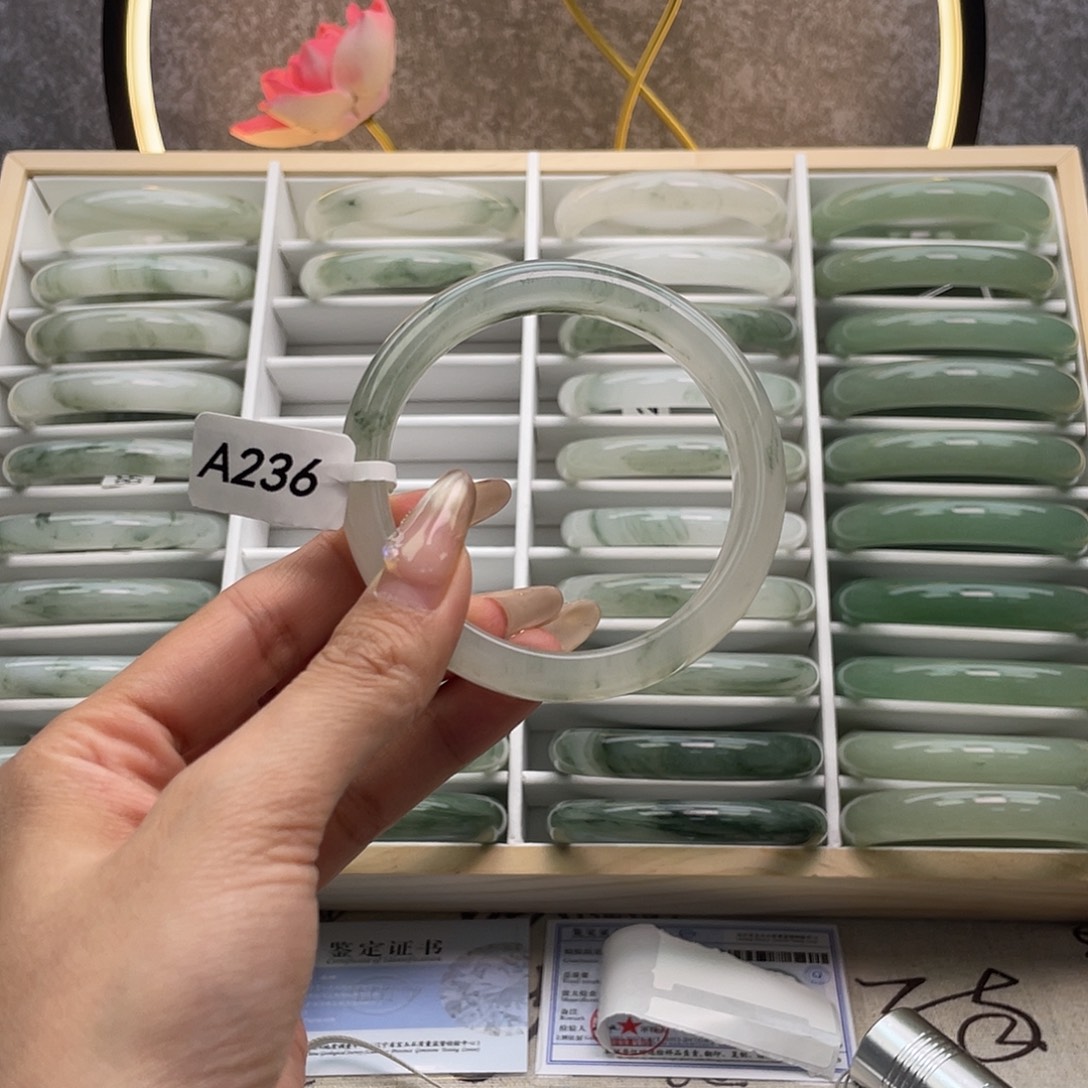 石英质玉未镶嵌手镯瑕236
