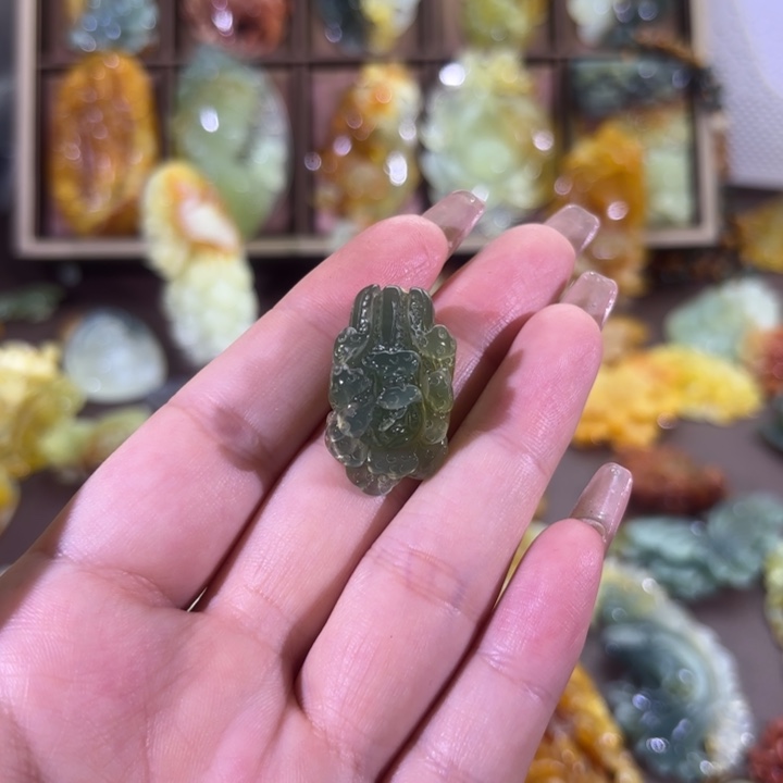 未镶嵌蛇纹石玉颈饰