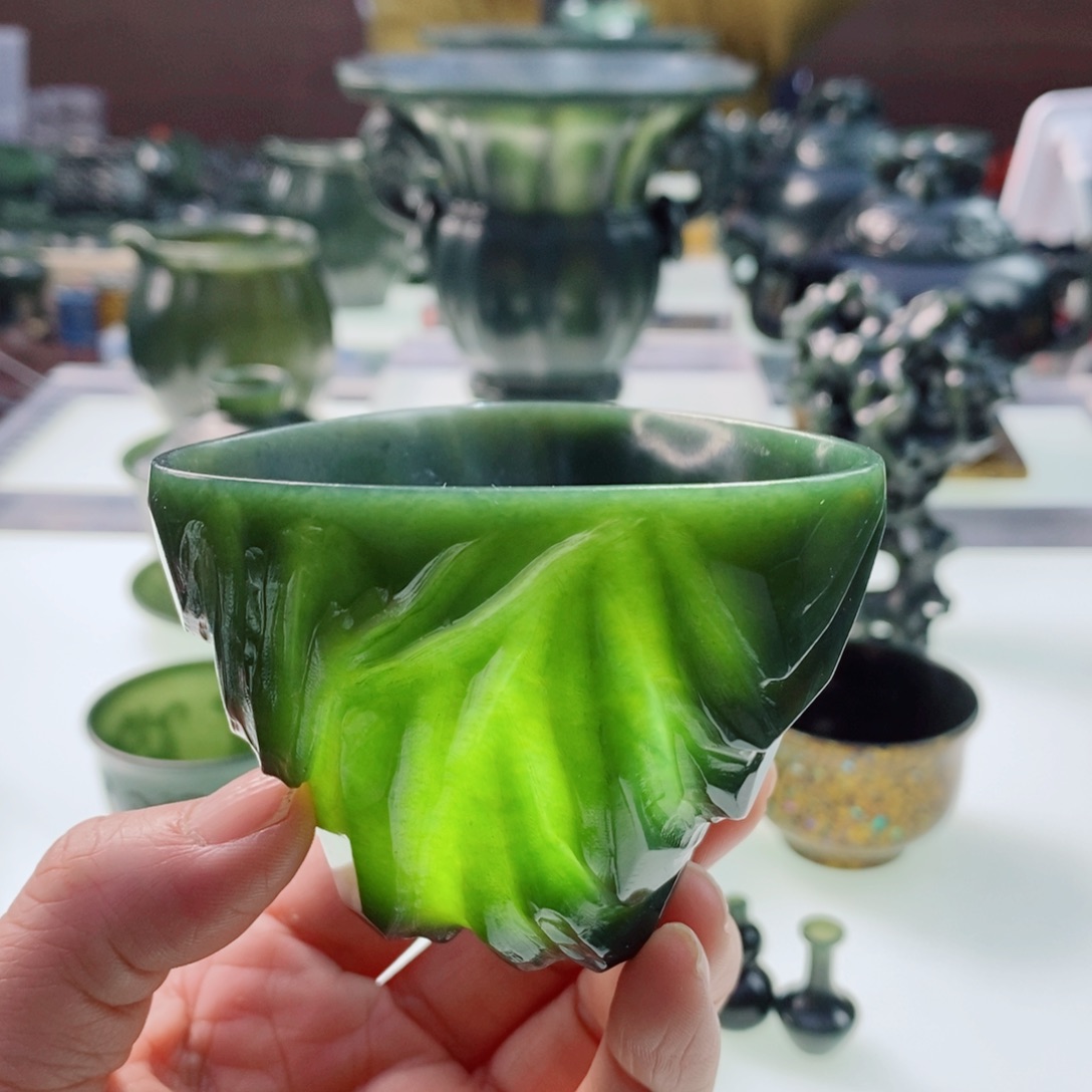 和田玉（青玉）摆件未镶嵌微瑕