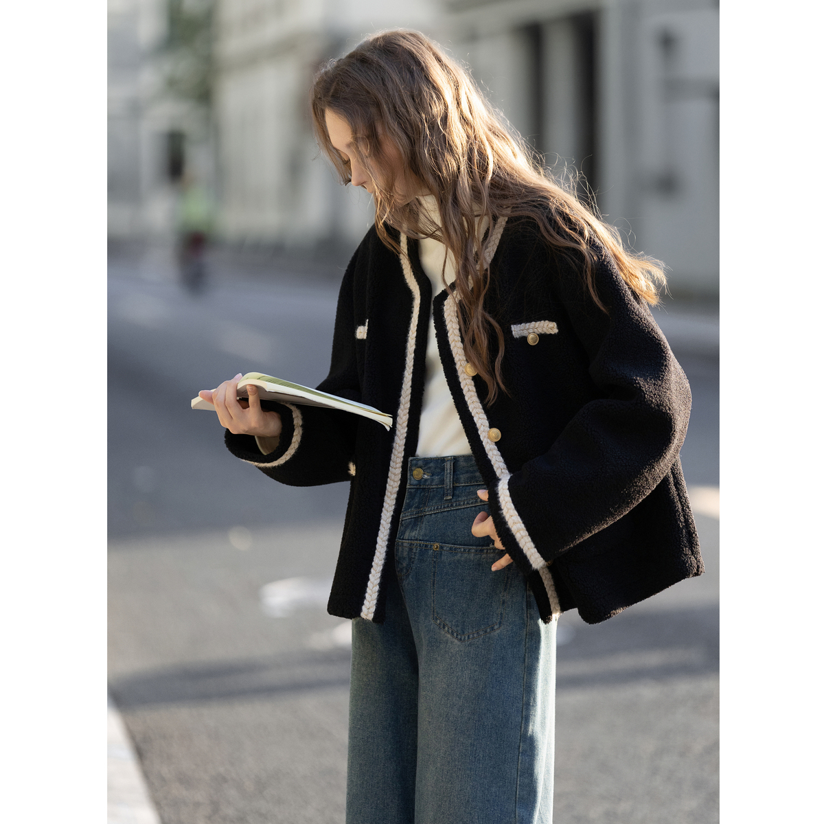 D1326   唐狮秋冬外套女高级轻奢女圆领撞色小香风短款加厚外套