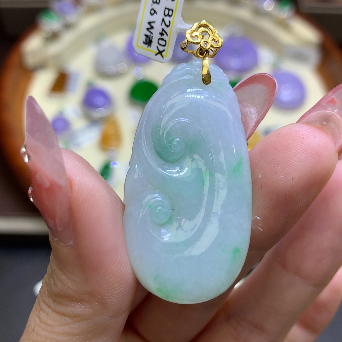 翡翠颈饰18K金镶嵌翡翠