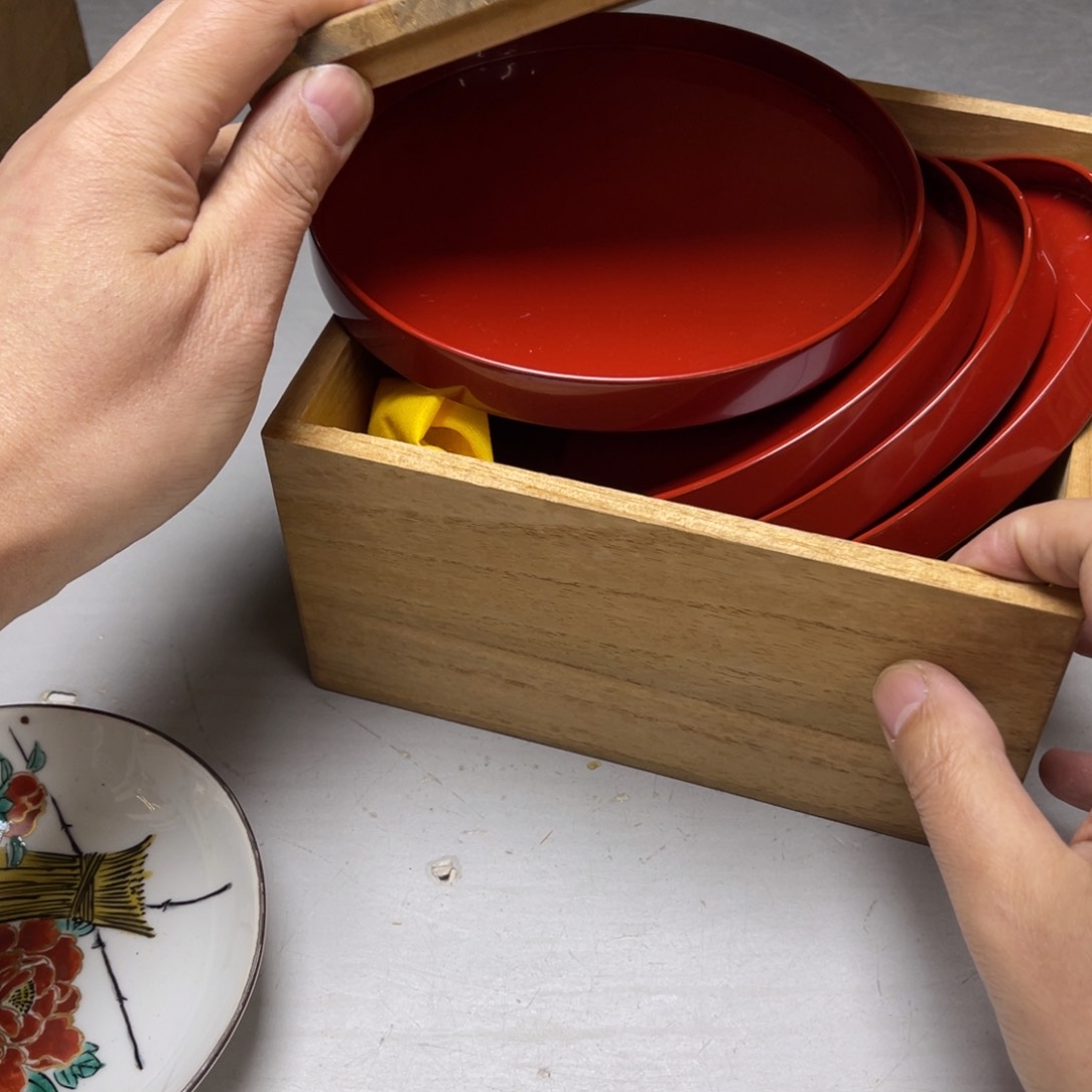 瓷片M****o密密麻麻地排列着一个大