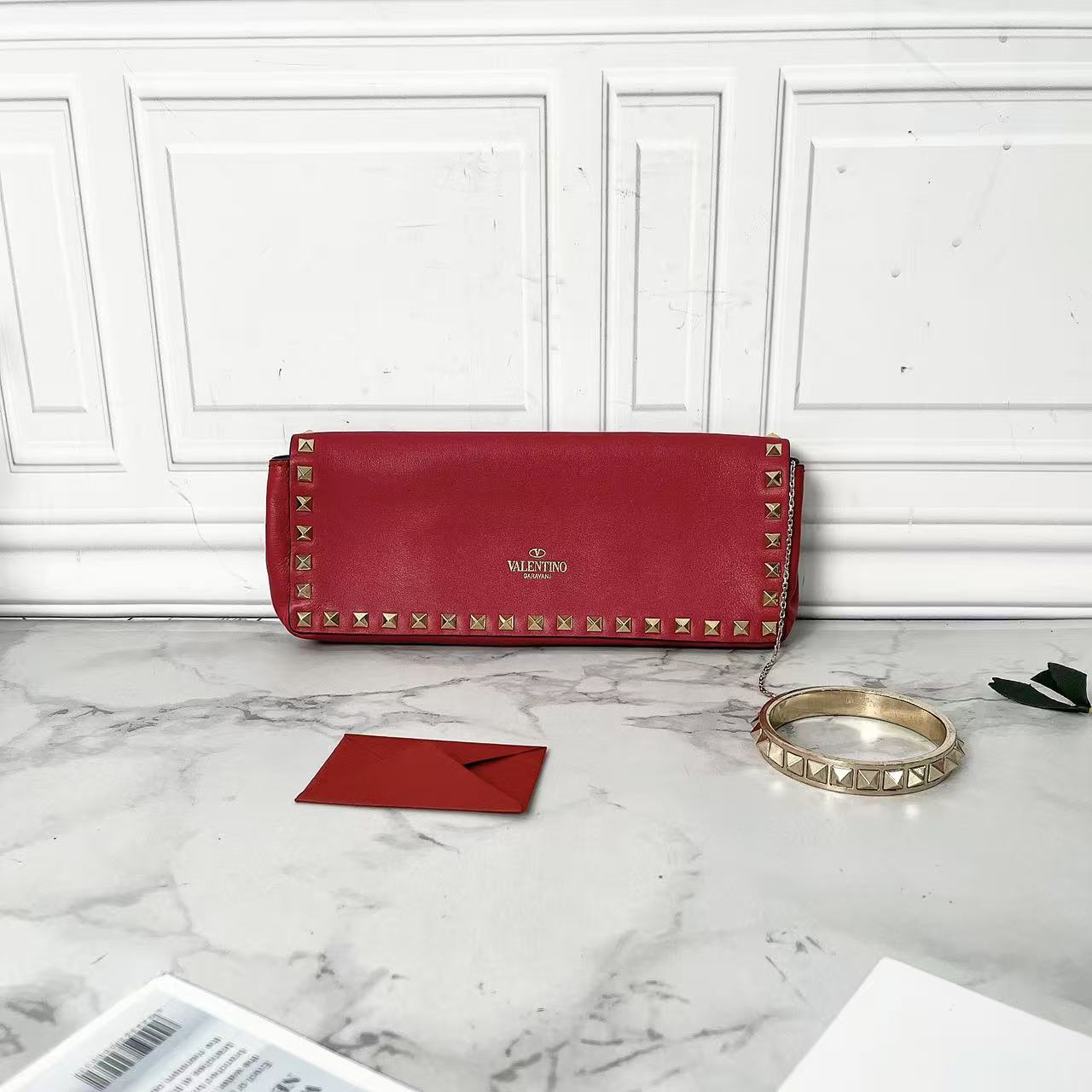 95新 Valentino/华伦天奴 Valentino/华伦天奴红色铆钉手镯手拿包