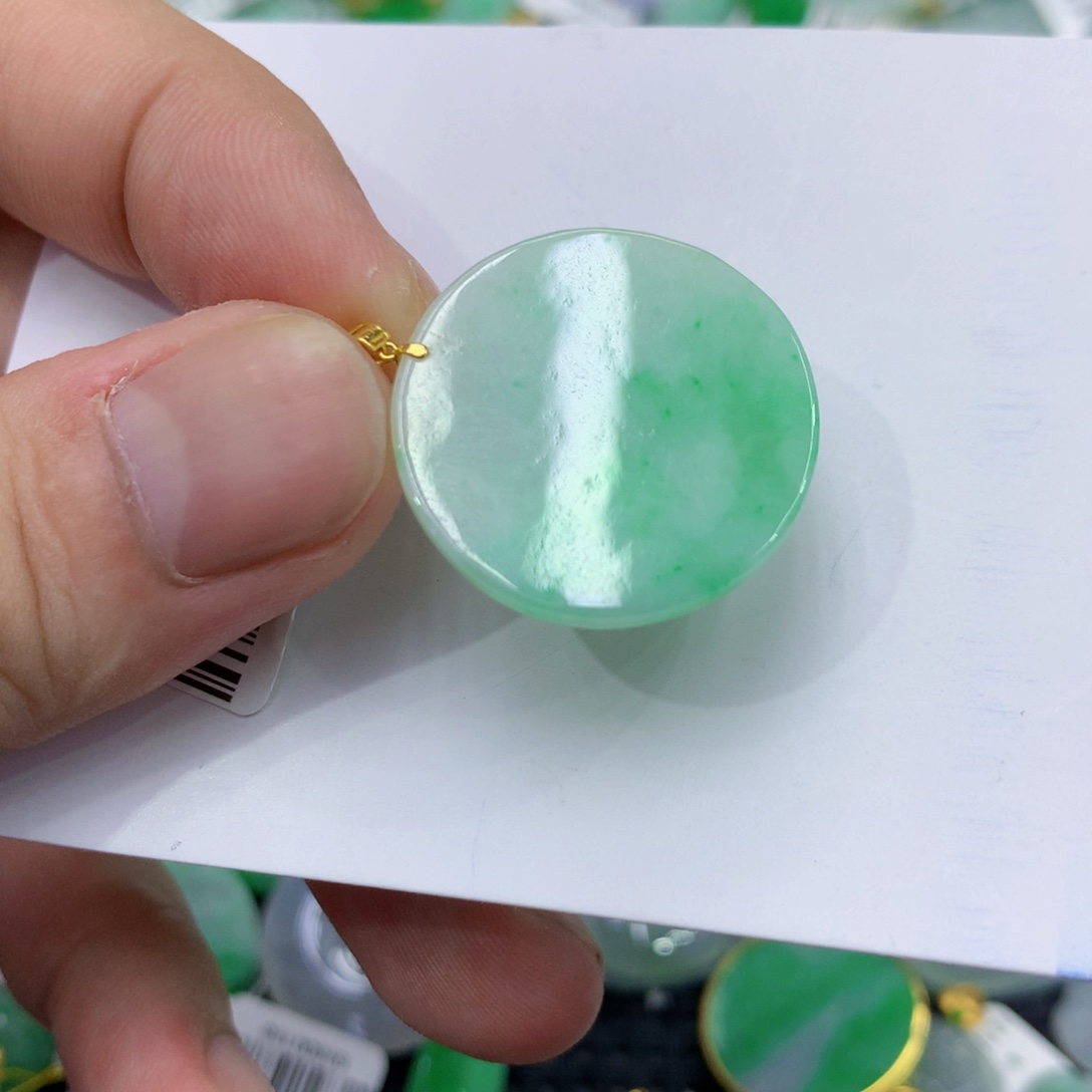 翡翠18K金镶嵌颈饰翡翠