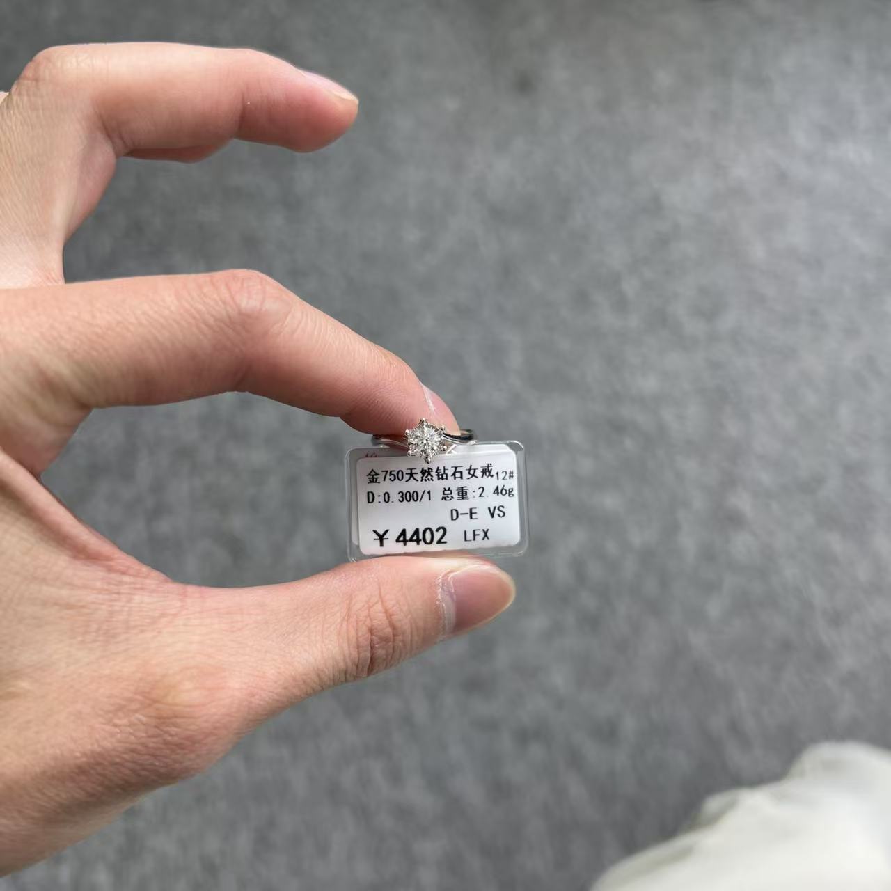 18K金天然钻石戒指六爪女戒新款时尚女戒南非钻石钻戒小众