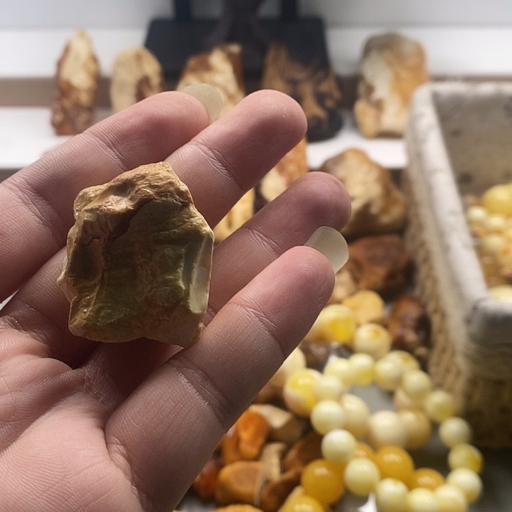 琥珀未镶嵌珠宝奇石