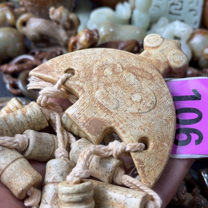 和田玉颈饰未镶嵌