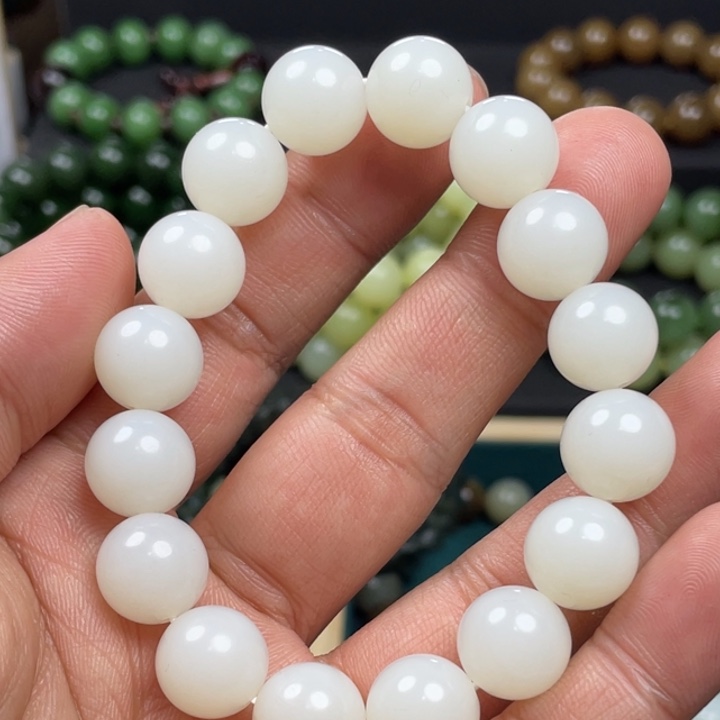 和田玉手串未镶嵌何**地