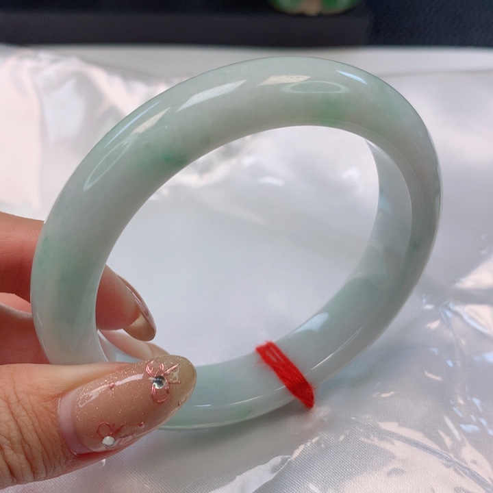 翡翠手镯未镶嵌57圈