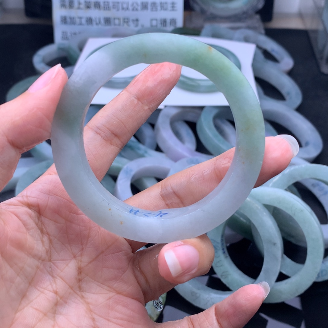未镶嵌手镯定制翡翠