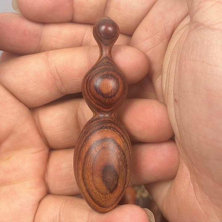 微凹黄檀（南美大红酸枝）