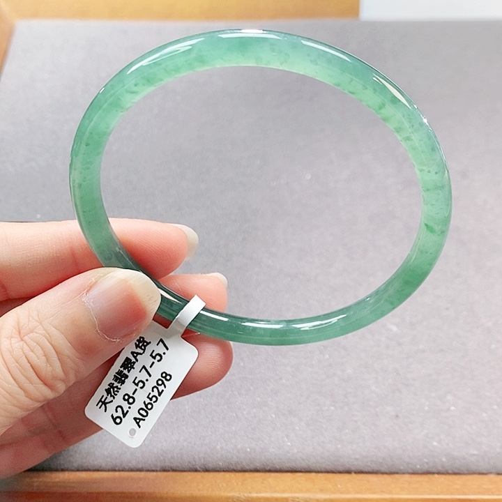 【闪购商品】翡翠手镯（圆镯）未镶嵌