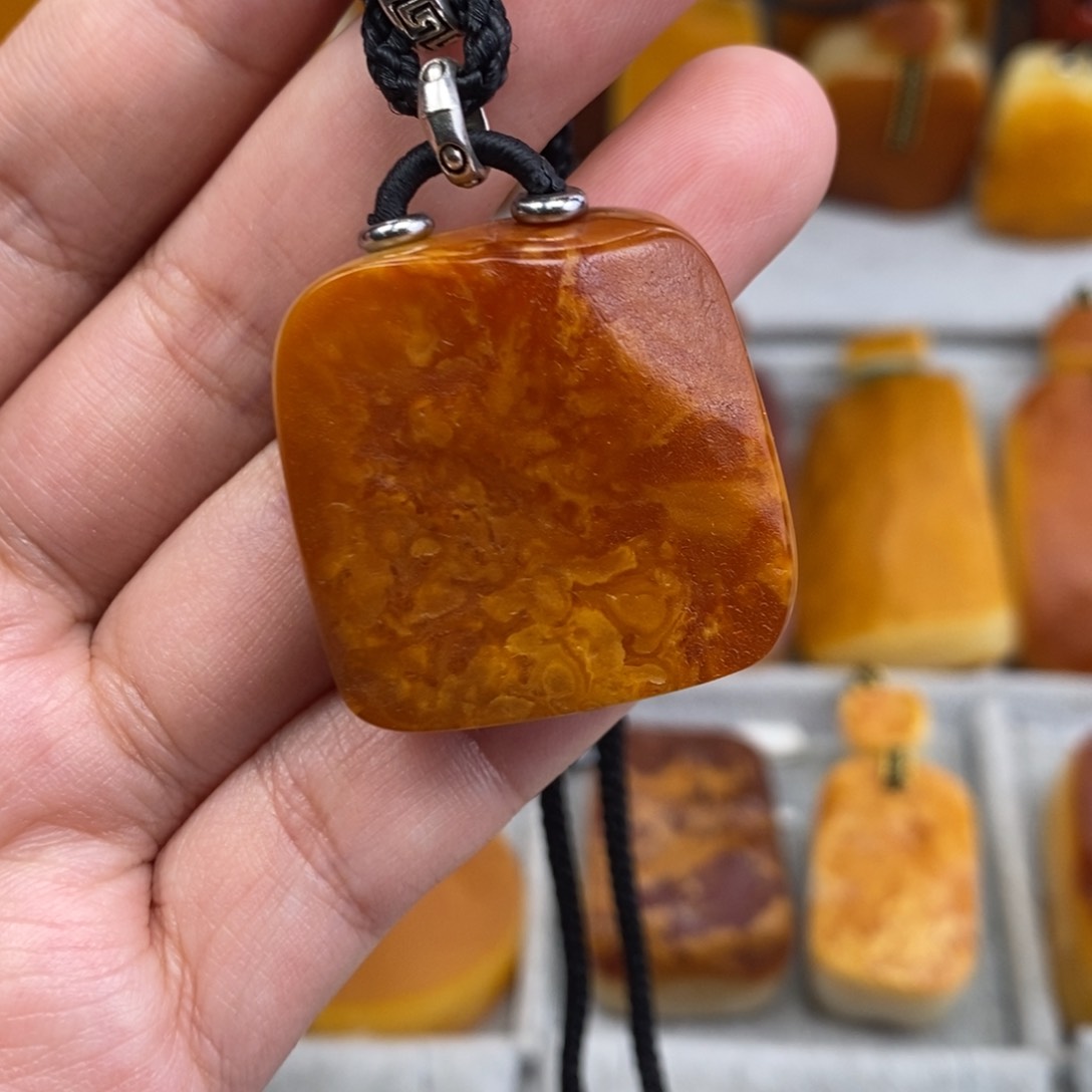琥珀吊坠(赠链)未镶嵌