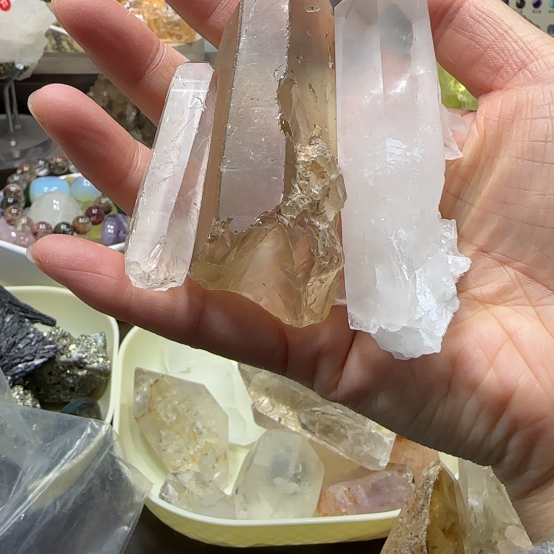 车挂未镶嵌水晶不退换马达加斯加晶柱