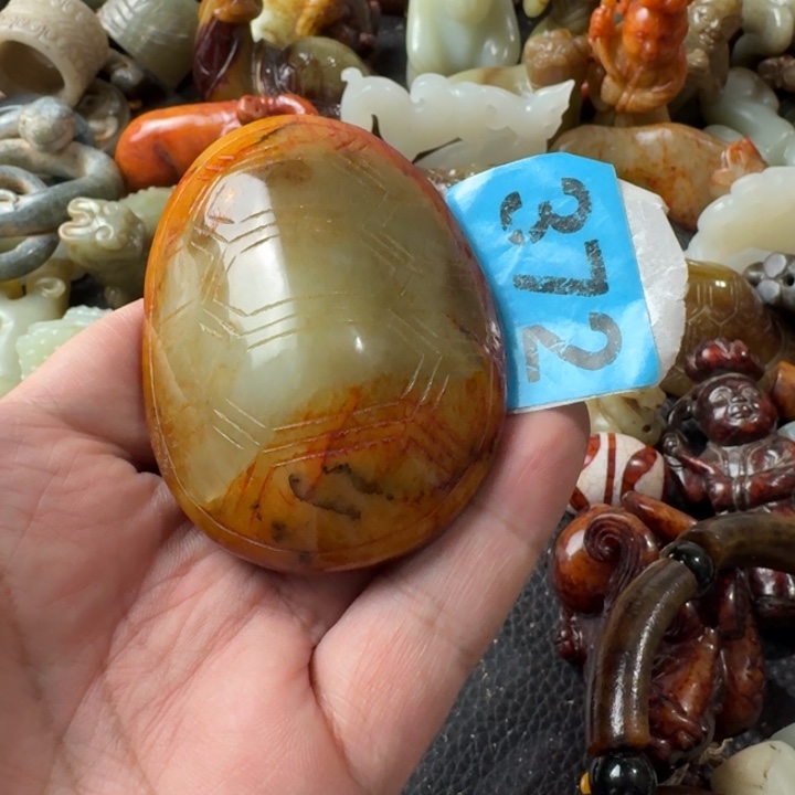 「***叔和田玉未镶嵌颈饰