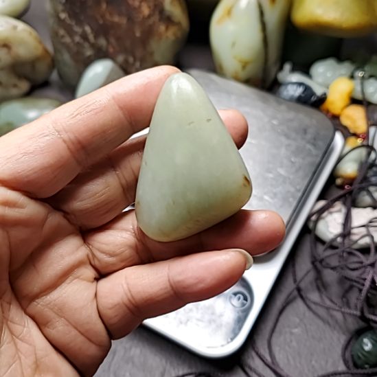 和田玉未镶嵌把件