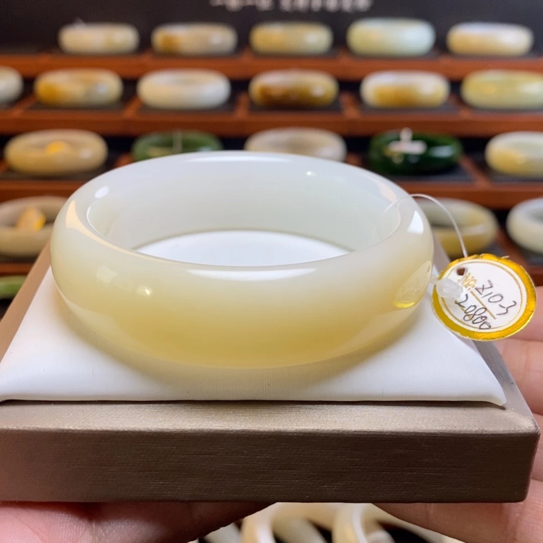 精品糖白和田玉糖手镯