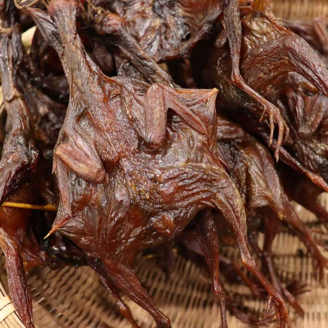 正宗湖南农家风味柴火烟熏腊竹鸡