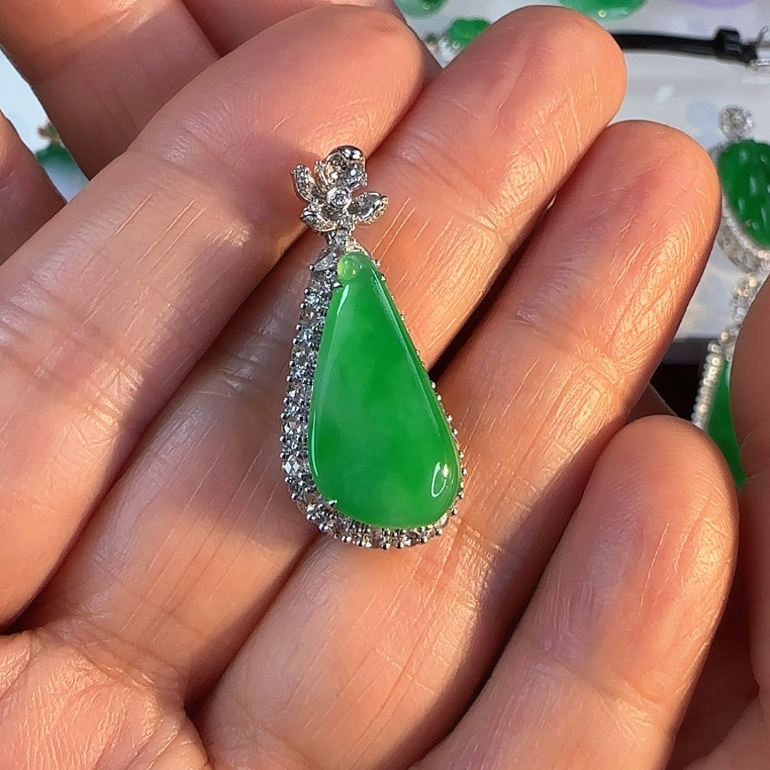 翡翠颈饰18K金镶嵌福瓜