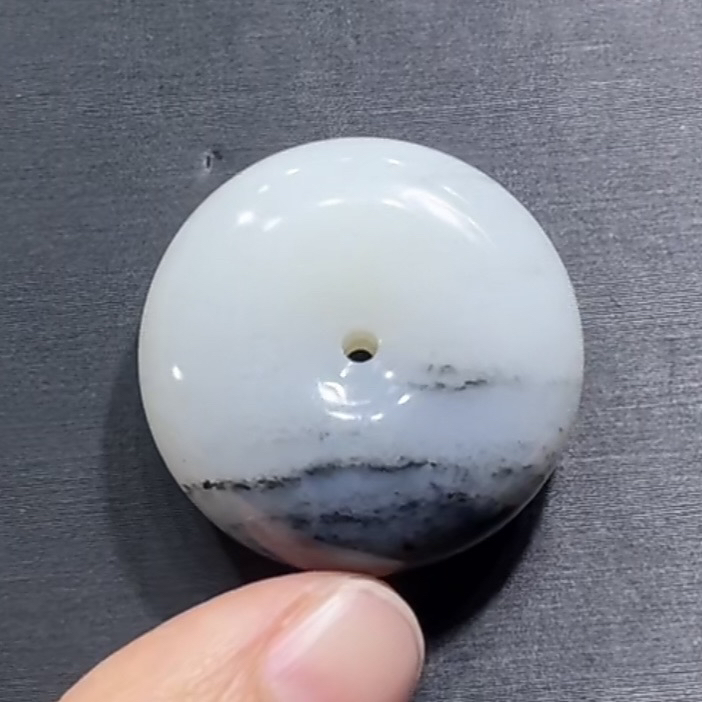 新疆和田玉白底青花籽平安扣吊坠