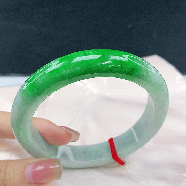 翡翠未镶嵌手镯圈63，0B015